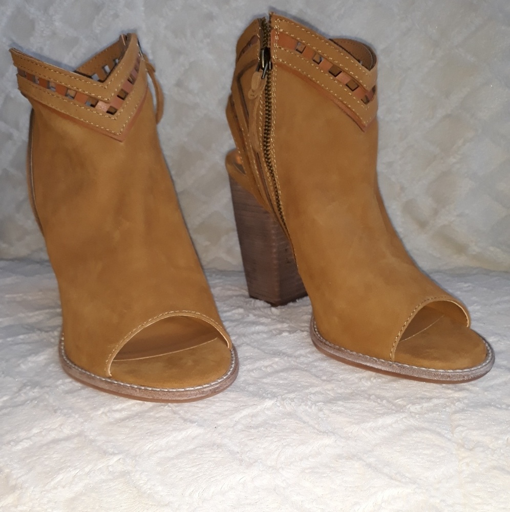 Dolce vita Natasha open toe booties!!! NWT